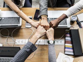 協会は会社より成功しやすいか